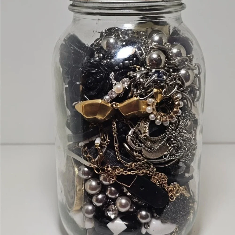 Mystery jewelry Jar - Picture 2 of 5